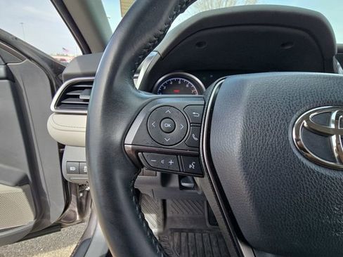 Used 2022 Toyota Camry SE image 16