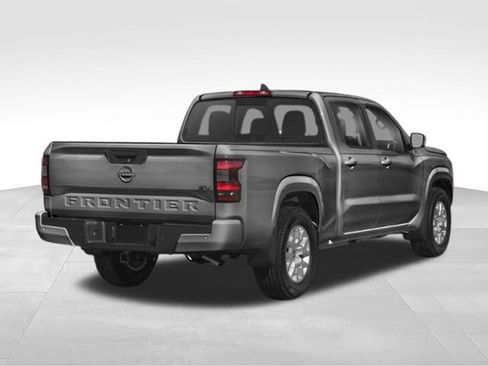 Used 2022 Nissan Frontier SV RWD image 2