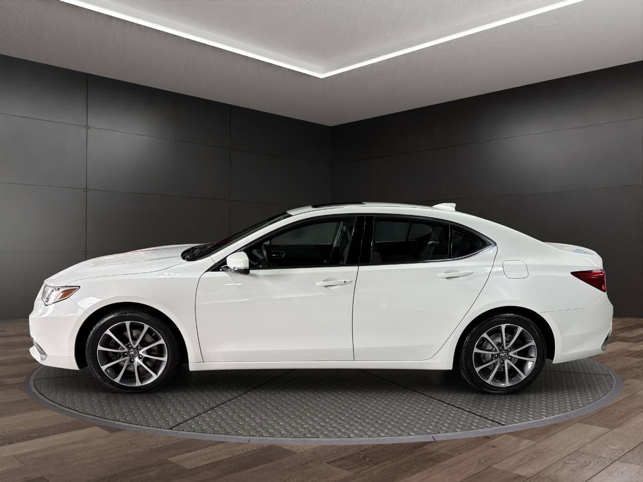Used 2018 Acura TLX V6 SH-AWD image 5