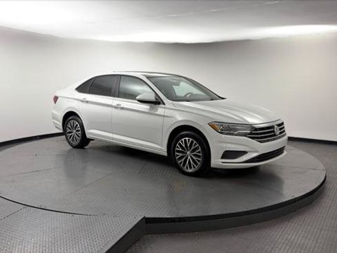 Used 2020 Volkswagen Jetta SE w/ SE Cold Weather Package FWD image 11