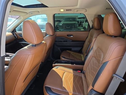 Used 2022 Nissan Pathfinder Platinum w/ Cargo Package FWD image 18