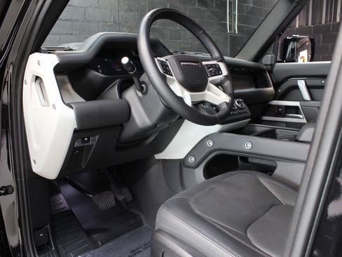 Used 2024 Land Rover Defender 110 X-Dynamic SE image 35