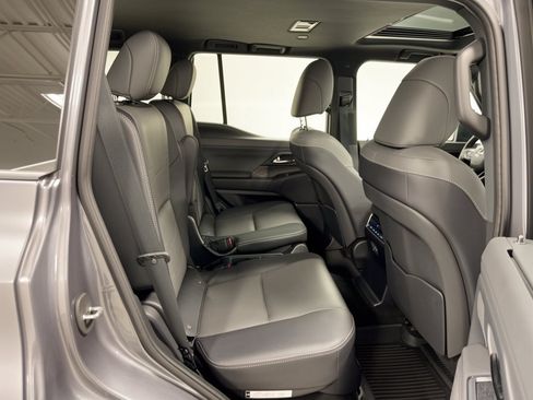 Used 2024 Lexus GX 550 w/ Cold Area Package AWD/4WD image 29