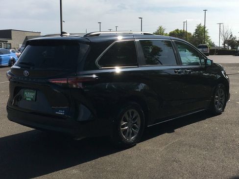 Used 2022 Toyota Sienna XLE FWD image 7