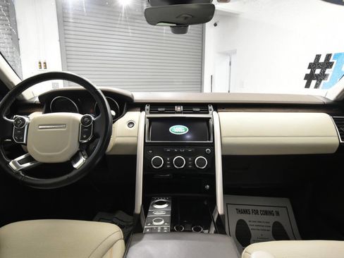Used 2017 Land Rover Discovery HSE Luxury image 21