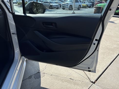 Used 2025 Toyota Corolla LE FWD image 29