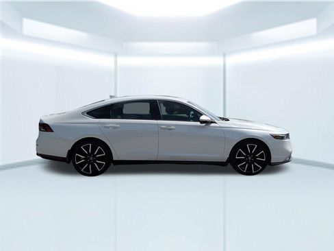 Used 2024 Honda Accord Touring image 7
