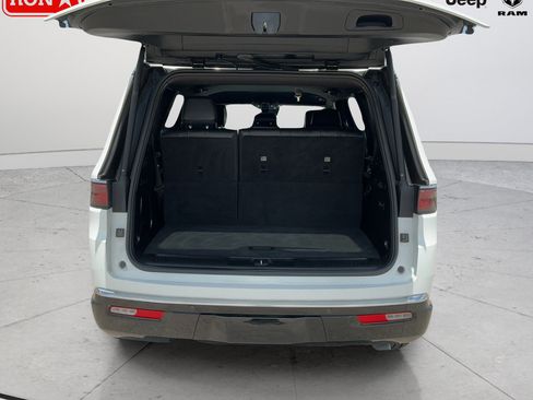 Certified 2024 Jeep Wagoneer Series II w/ Flexible Seating Group RWD image 21