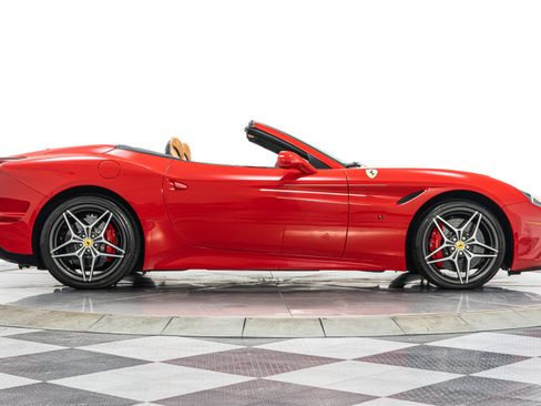 Used 2016 Ferrari California T image 38