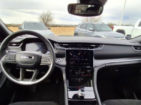 Used 2024 Jeep Grand Cherokee L Laredo image 18