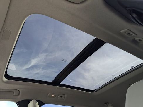 Certified 2025 Volvo XC40 B5 Plus w/ Protection Package Premier image 27