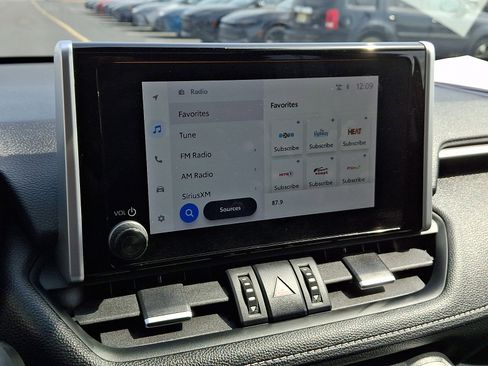 Used 2023 Toyota RAV4 XLE Premium image 17