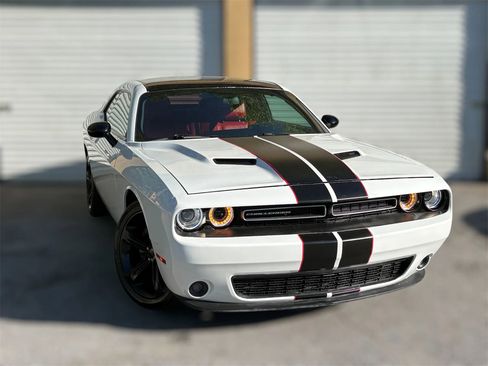 Used 2017 Dodge Challenger R/T RWD image 2