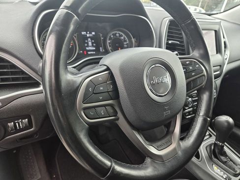 Used 2019 Jeep Cherokee Latitude Plus FWD image 26