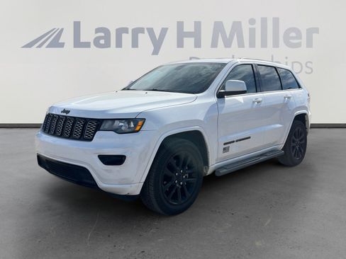 Used 2017 Jeep Grand Cherokee Altitude image 1