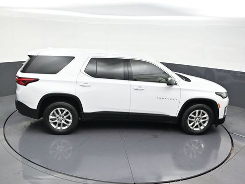 Used 2023 Chevrolet Traverse LS image 21