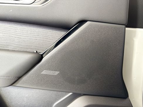 Used 2026 Land Rover Range Rover Velar Dynamic SE image 17