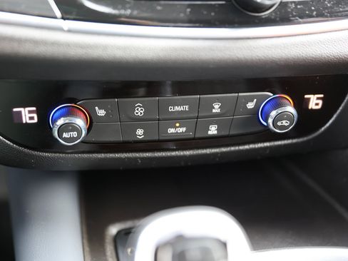 Used 2020 Buick Enclave Essence image 30