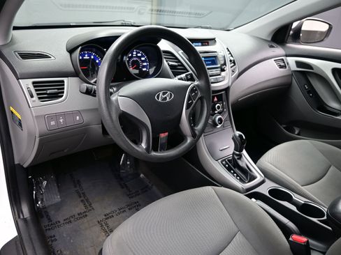 Used 2015 Hyundai Elantra SE FWD image 11
