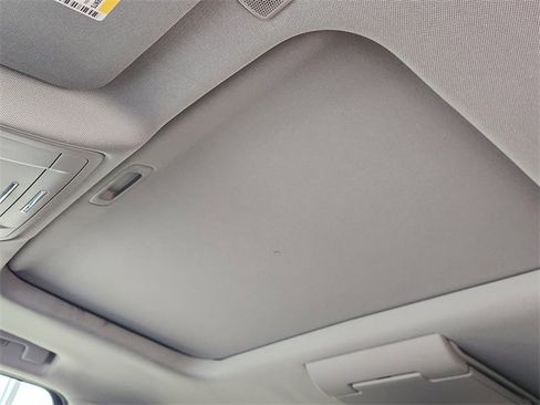 Used 2019 Chevrolet Suburban Premier w/ Premier Plus Edition image 25