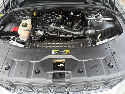 Used 2023 Jeep Grand Cherokee Altitude AWD/4WD image 12