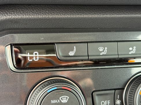 Used 2021 Volkswagen Tiguan SE FWD image 26