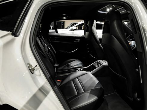 Used 2018 Porsche Panamera 4 AWD/4WD image 39