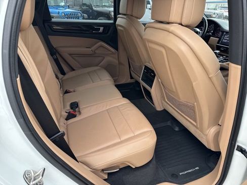 Used 2020 Porsche Cayenne image 24
