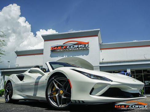 Used 2022 Ferrari F8 Tributo image 1