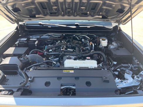 Used 2024 Toyota Tacoma TRD Off-Road image 31