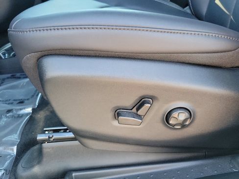 New 2025 Chrysler Voyager LX FWD image 13