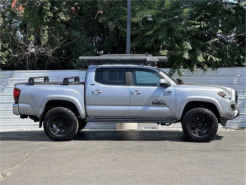 Used 2019 Toyota Tacoma SR5 AWD/4WD image 9