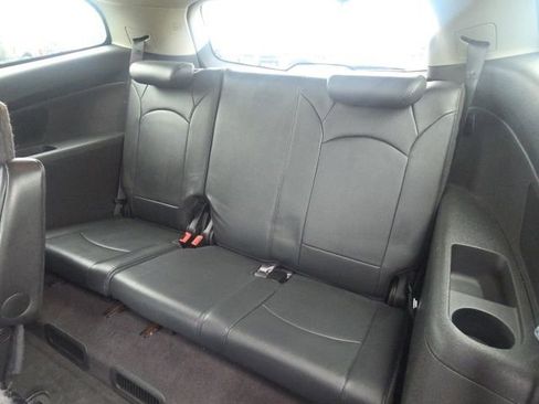 Used 2011 Chevrolet Traverse LT w/ Personal Connectivity Package FWD image 16