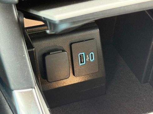 Used 2023 Ford Explorer Limited w/ Equipment Group 301A image 35