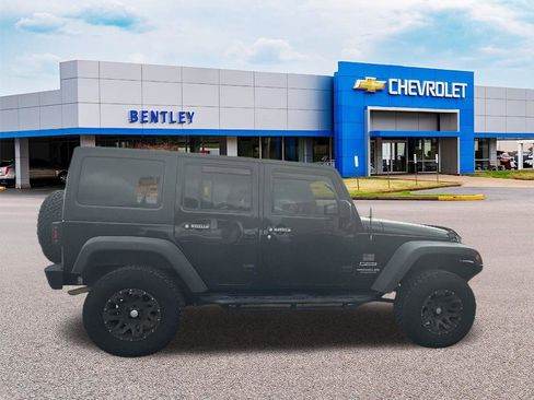 Used 2017 Jeep Wrangler Unlimited Sport image 7