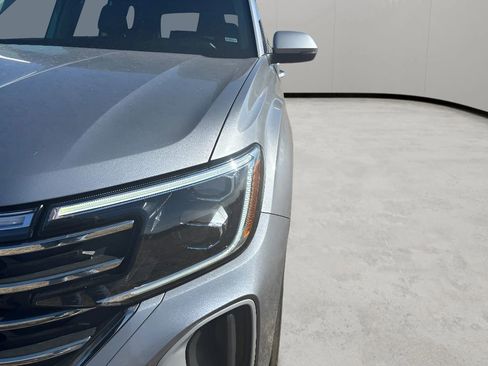 Used 2025 Volkswagen Atlas SE image 19