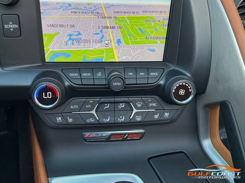 Used 2015 Chevrolet Corvette Z06 w/ 3LZ Preferred Equipment Group image 18