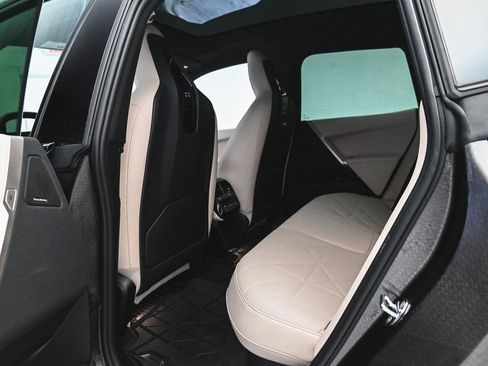 Used 2023 BMW iX xDrive50 w/ Convenience Package image 31