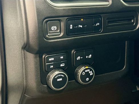 Used 2021 Chevrolet Suburban RST AWD/4WD image 11