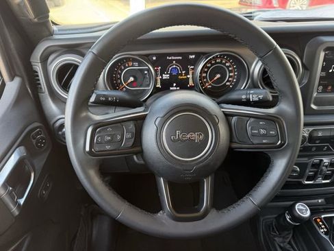 Used 2023 Jeep Gladiator Sport AWD/4WD image 13