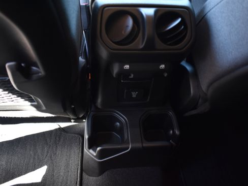 Used 2025 Jeep Gladiator Rubicon w/ Technology Group image 27