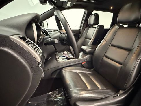 Used 2019 Jeep Grand Cherokee Limited image 14