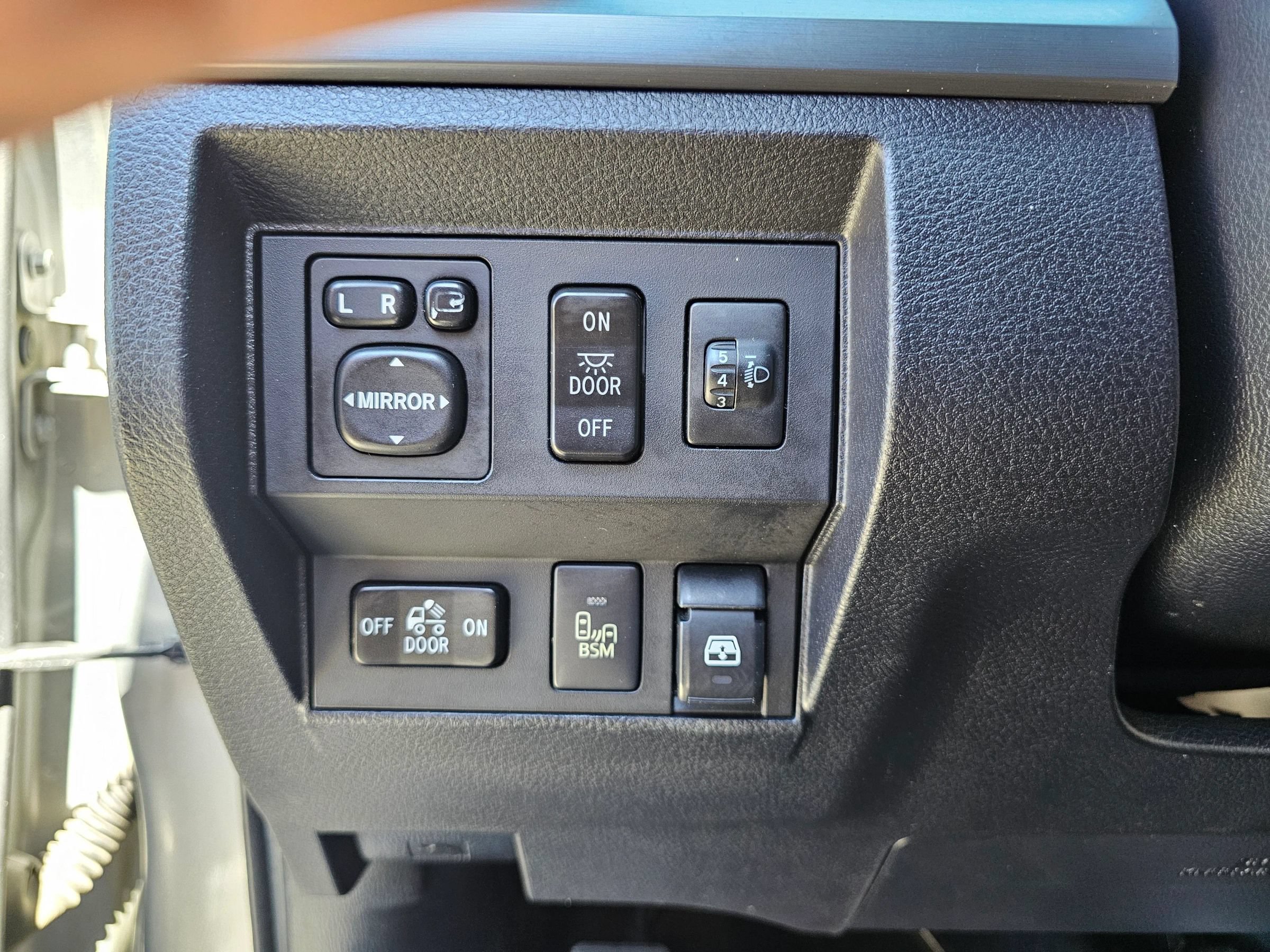 Used 2014 Toyota Tundra Platinum RWD image 19