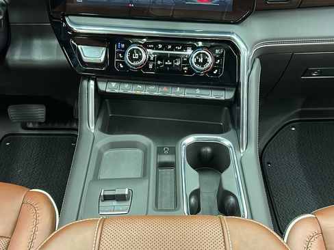 Used 2025 GMC Sierra 3500 Denali Ultimate image 31