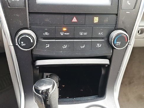 Used 2016 Toyota Camry LE image 6