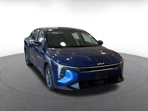 Used 2025 Kia K4 FWD image 2