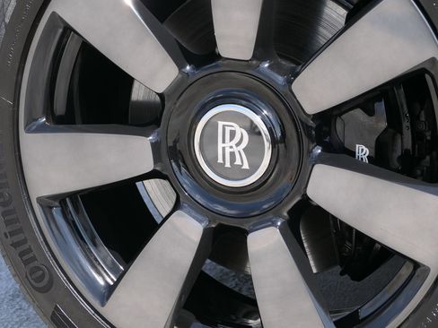 Used 2022 Rolls-Royce Cullinan image 17