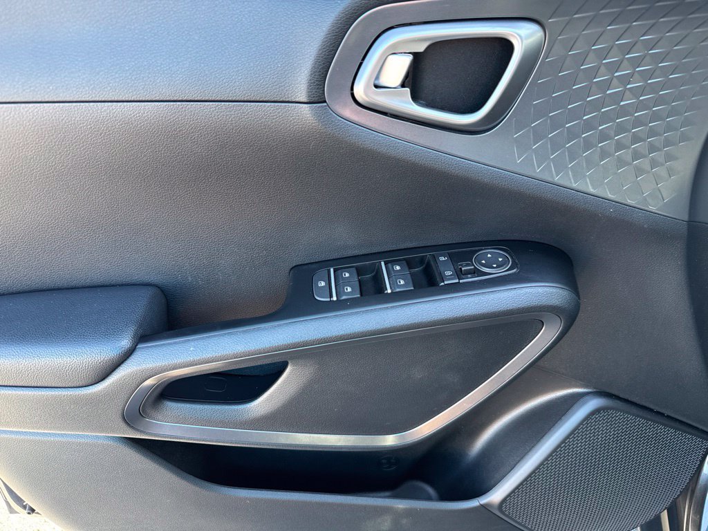 Used 2020 Kia Soul S FWD image 15