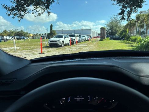 Used 2025 Jeep Compass Trailhawk image 34