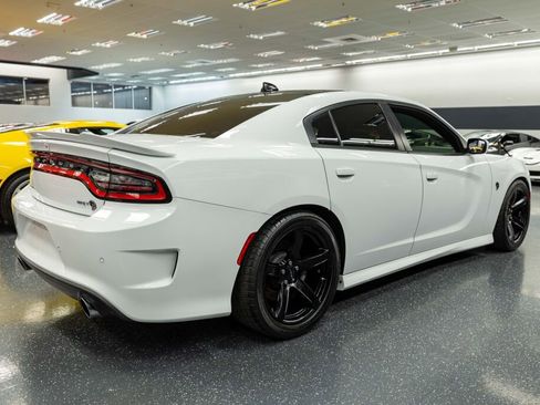 Used 2018 Dodge Charger SRT Hellcat w/ Harman/Kardon Audio Group image 5